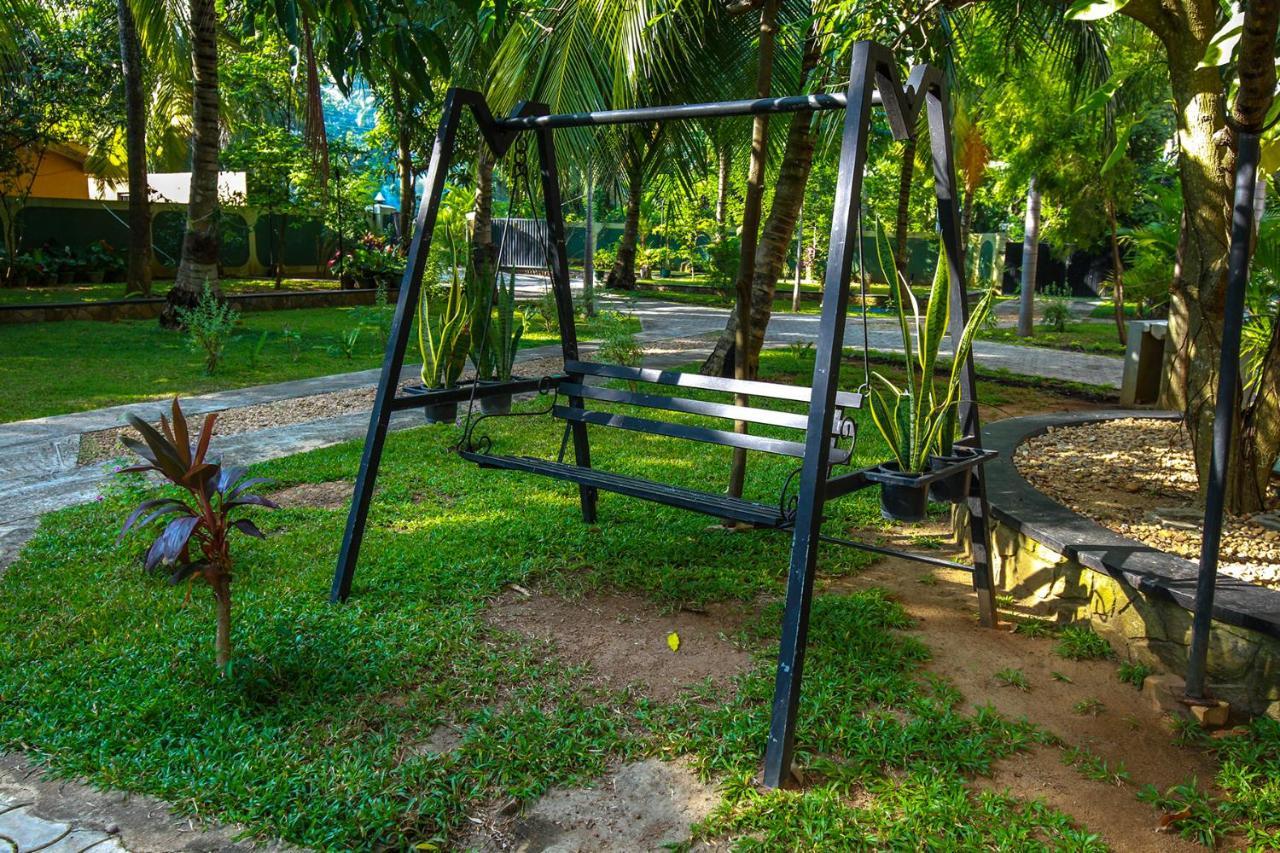 Hotel Nilketha Yala Tissamaharama Esterno foto